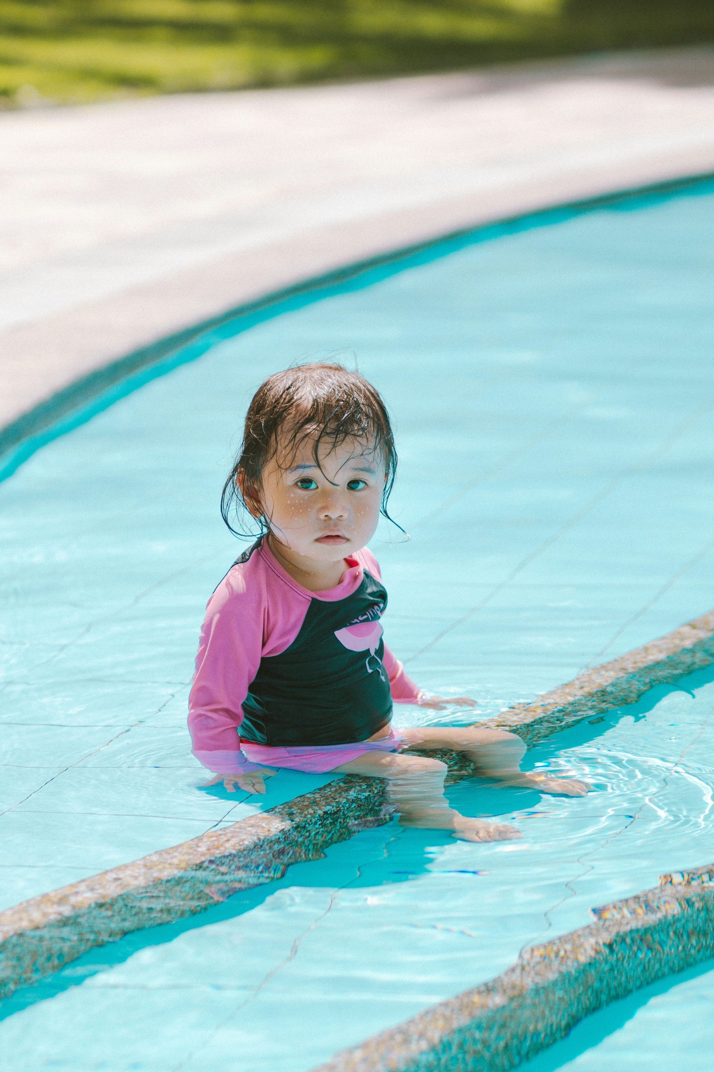Como sobrellevar un día de piscina con los peques...